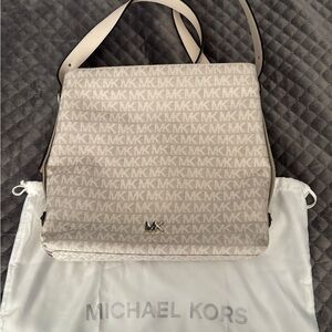 Michael Kors Cream and White Interior Bag